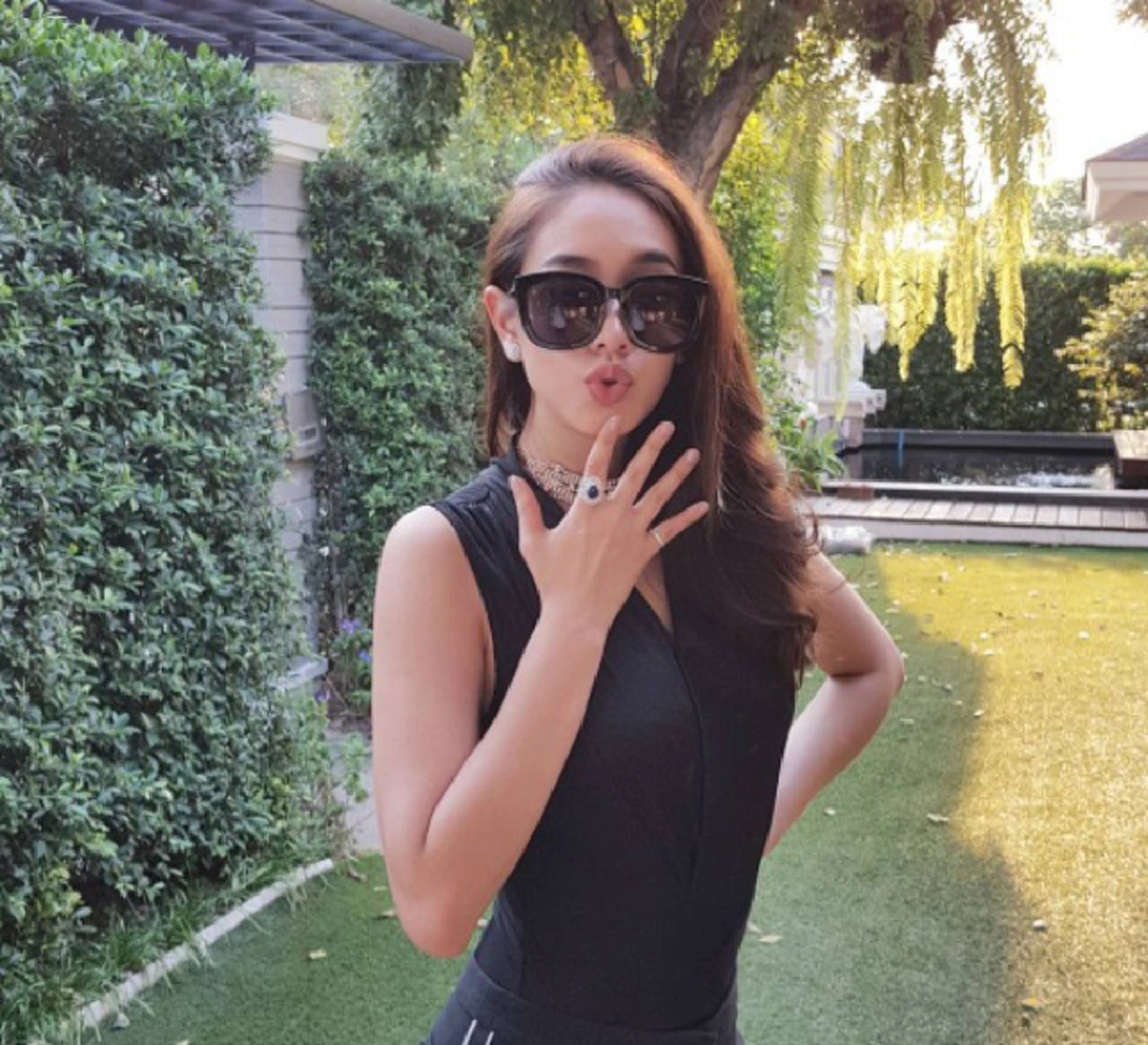 สมกับเป็นไฮโซภาคอีสาน !!! ส่องธุรกิจพันล้านของ "มิน พีชญา"  เห็นแล้วบอกเลยว่า สาวคนนี้ไม่ได้รวยเล่นๆ แต่รวยระดับเศรษฐี !!!