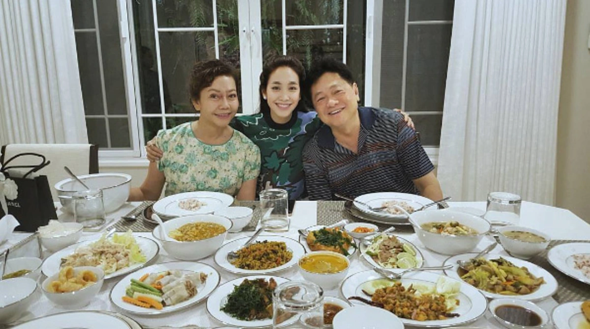 สมกับเป็นไฮโซภาคอีสาน !!! ส่องธุรกิจพันล้านของ "มิน พีชญา"  เห็นแล้วบอกเลยว่า สาวคนนี้ไม่ได้รวยเล่นๆ แต่รวยระดับเศรษฐี !!!