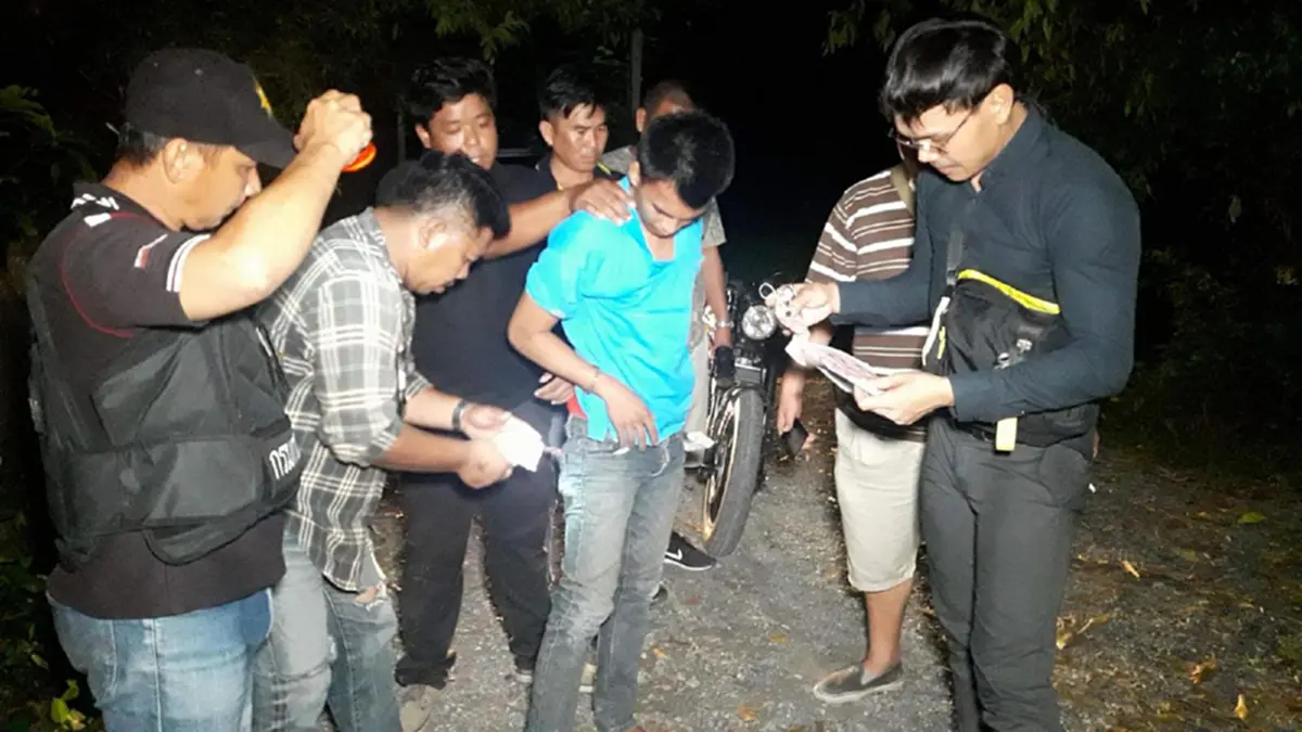 ดูกันชัดๆ..!? เปิดคลิประทึก จนท.บุกรังเข้ารวบ 2 เอเย่นค้ายารายใหญ่..!! (ภาพเหตุการณ์)