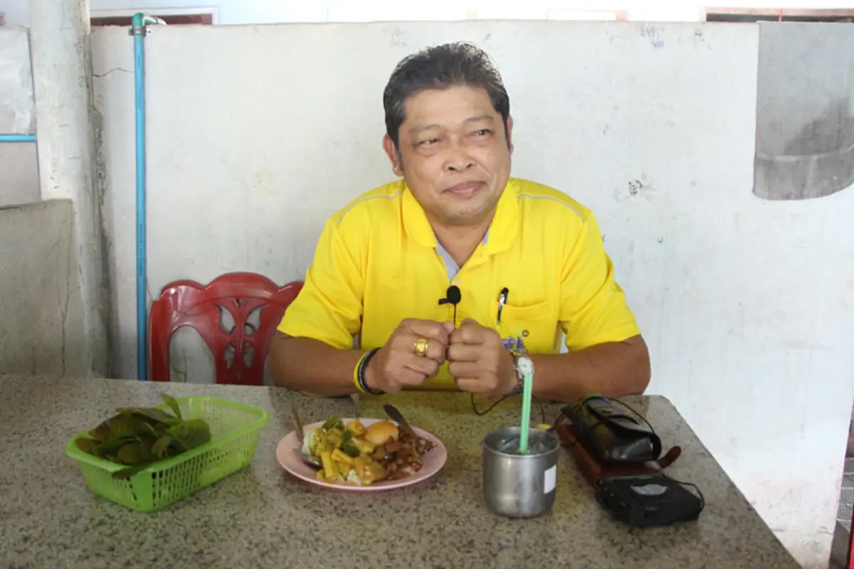 ข้าวแกงวัดใจคน!! โคตรแปลกร้านข้าวแกง "โกฉวน" เน้นตักเอง จ่ายเงินเอง ทอนเงินเอง ราคาไม่แรงเพียง 40 บาท แถมอร่อยจนมีลูกค้าประจำเยอะโคตรๆ..!?