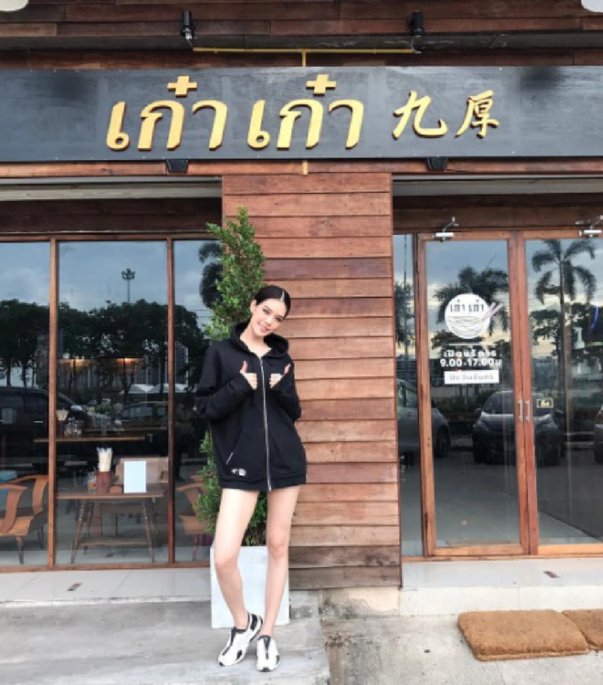 นี่แหละรสชาติชีวิต !!  "กอล์ฟ อนุวัฒน์" จากพระเอกละครหลังข่าว สู่อาชีพพ่อค้าขายก๋วยเตี๋ยวตลาดนัด !!