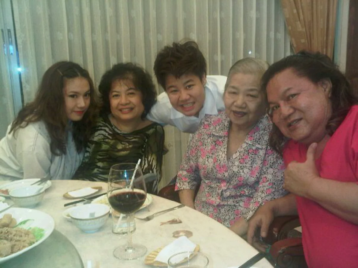 ฟ้าดินลิขิตมาแล้ว !!! ผู้หญิงคนนี้แหละ คือบุคคลที่เปลี่ยน "อ.ยิ่งศักดิ์"  จากสาวกลายเป็นแมน จนเป็นหัวหน้าครอบครัว