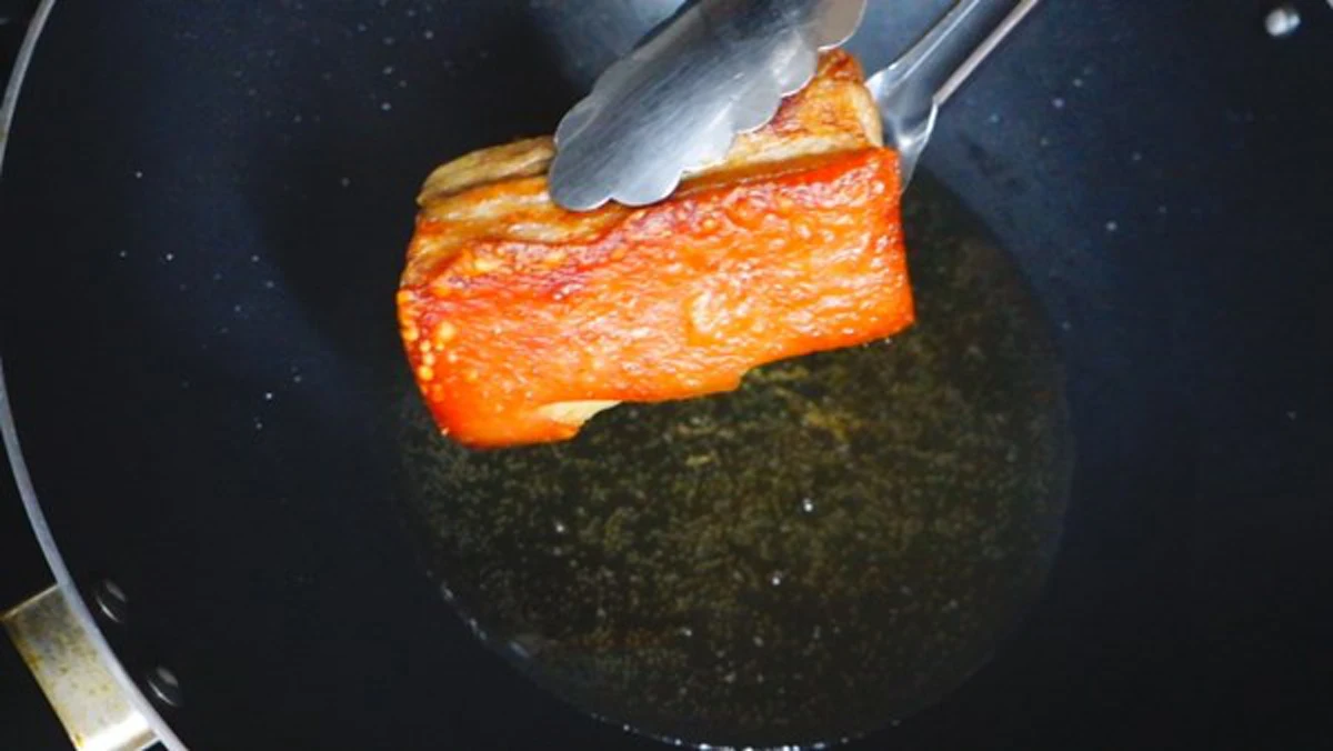 เอาหมูกรอบมาทอด