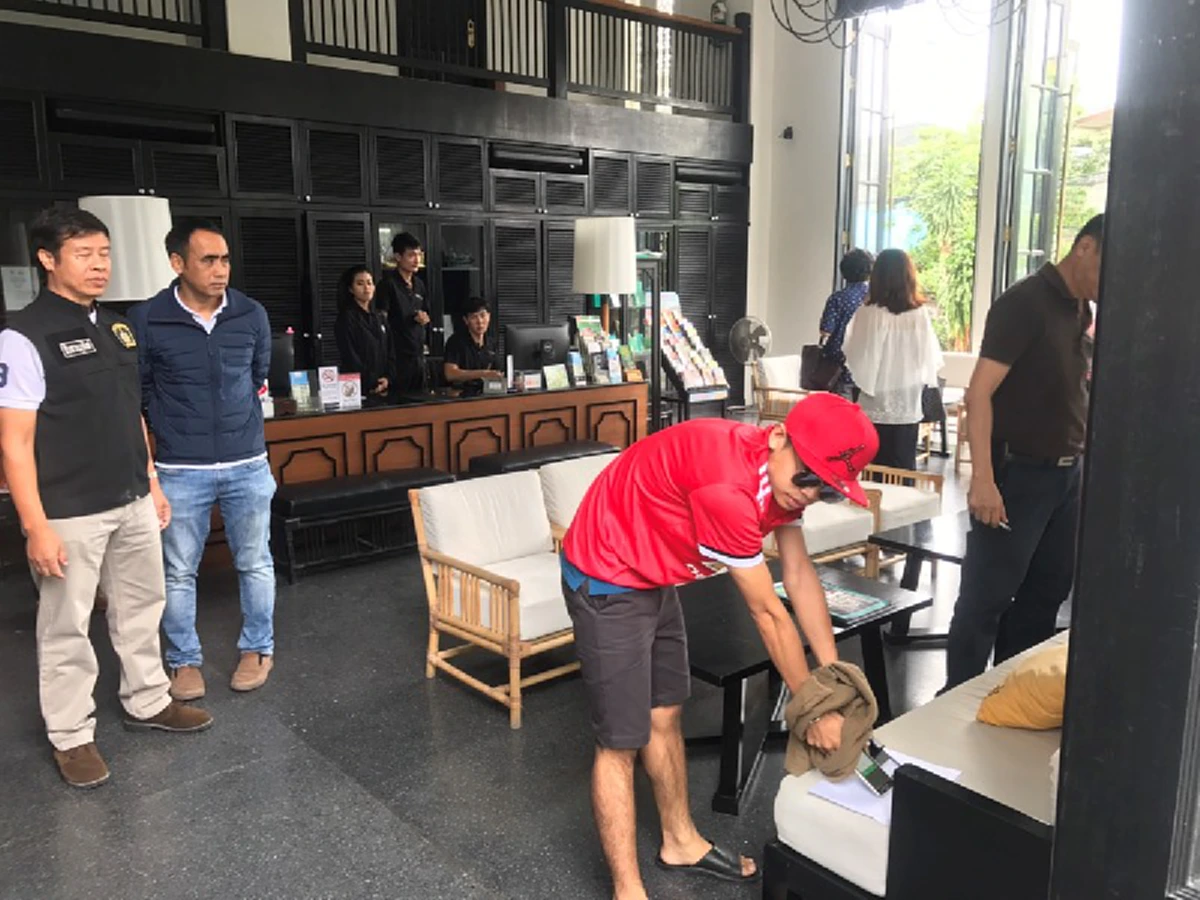 เวรกรรมมันตามทัน!! โจรแสบขโมยของลูกค้าโรงแรมดัง นำไปขายต่อผ่านเฟซบุ๊ค เจอเจ้าหน้าที่ตำรวจจัดการซ้อนแผนจับตัวได้