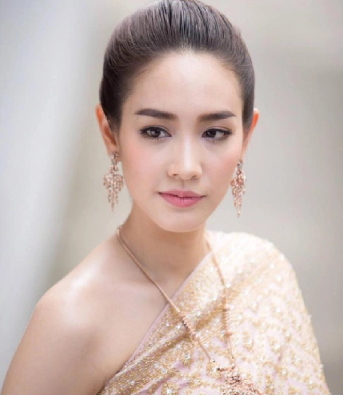 หล่อขนาดนี้ ไปอยู่ไหนมา !!! คนนี้นี่เอง คือพี่ชายแท้ๆ  "มิน พีชญา" หลายคนบอกว่า หล่อกว่าพระเอกบางคนซะอีก  !!!