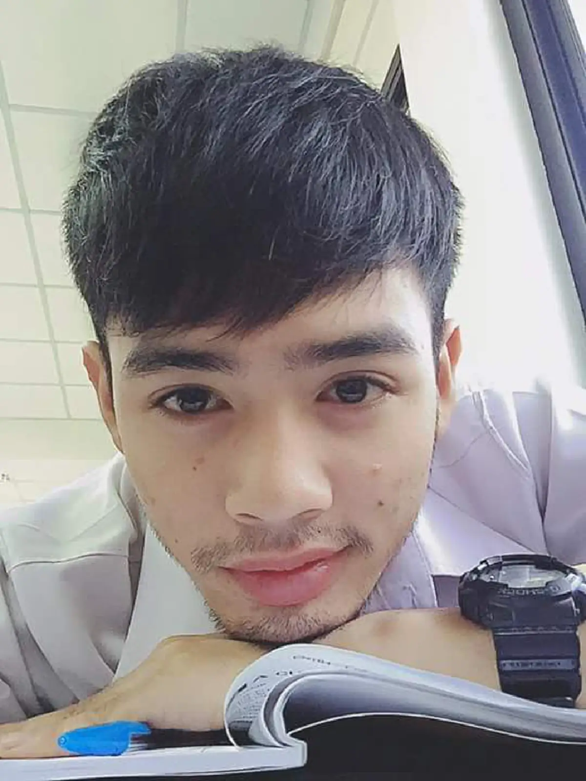 คนนี้แหละ !!! นักร้องหนุ่มหล่อเสียงดี เจ้าของเพลง "ชื่อว่าความคิดถึง" ที่แท้เป็นหลานชายแท้ๆ ของ "ไผ่ พงศธร" แต่แทบไม่มีใครรู้เลย !!