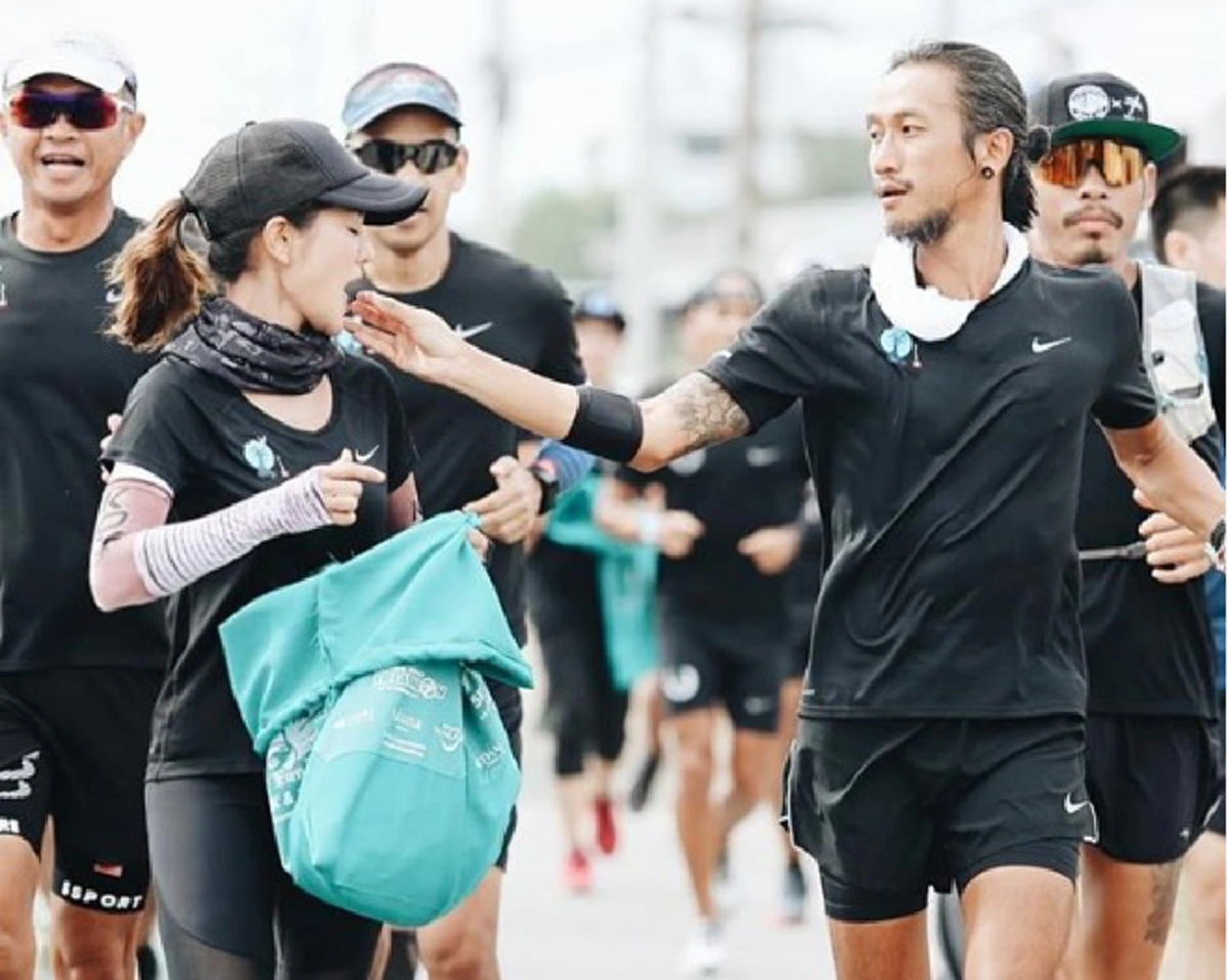 อ่านจบ...มีน้ำตาซึม!! "ก้อย รัชวิน" เผยความรู้สึกผ่านไอจี แทบไม่เชื่อตัวเองว่าจะได้มาวิ่งข้างๆพี่ตูน จากคนที่วิ่งไม่เก่ง ทำได้แค่วิ่งตามเงา