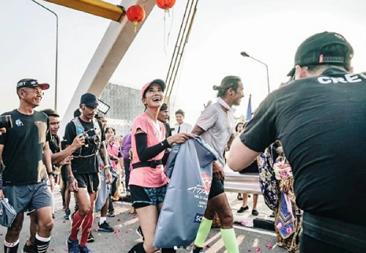 อ่านจบ...มีน้ำตาซึม!! "ก้อย รัชวิน" เผยความรู้สึกผ่านไอจี แทบไม่เชื่อตัวเองว่าจะได้มาวิ่งข้างๆพี่ตูน จากคนที่วิ่งไม่เก่ง ทำได้แค่วิ่งตามเงา