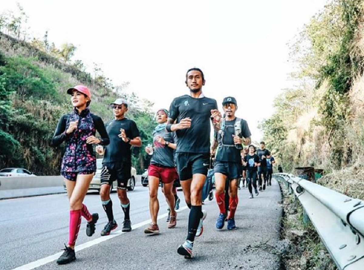 อ่านจบ...มีน้ำตาซึม!! "ก้อย รัชวิน" เผยความรู้สึกผ่านไอจี แทบไม่เชื่อตัวเองว่าจะได้มาวิ่งข้างๆพี่ตูน จากคนที่วิ่งไม่เก่ง ทำได้แค่วิ่งตามเงา