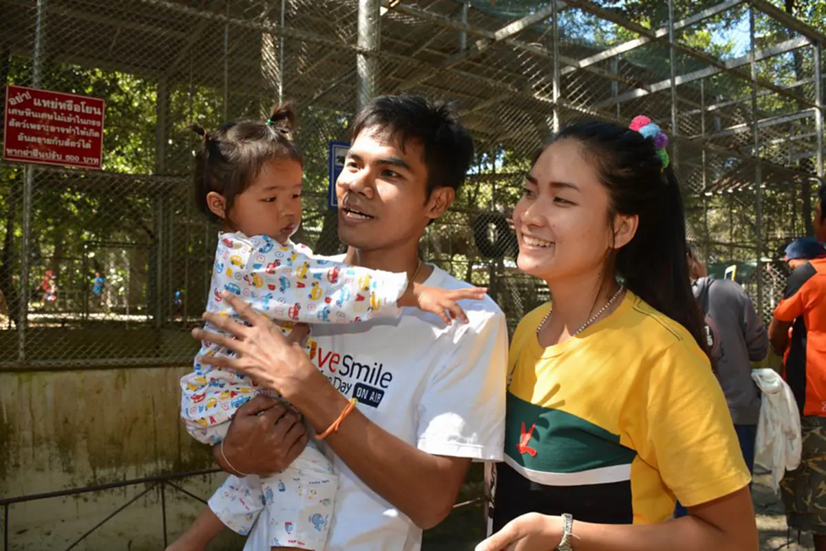 สุดคึกคัก!! ผู้ปกครองแห่พาบุตร - หลานเที่ยว ชมความน่ารัก ของฮิปโปโปเตมัส ณ สวนสมเด็จพระศรีนครินทร์ศรีสะเกษ