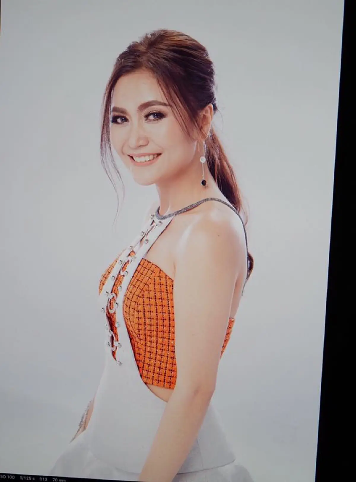 เปลี่ยนไปมากเด้อ!!! นักร้องลูกทุ่งชื่อดัง "ก้านตอง ทุ่งเงิน" ไม่รู้ไปทำอะไรมา สวยแซ่บเว่อร์ ลบภาพสาวบ้านๆไปได้เลย !?!