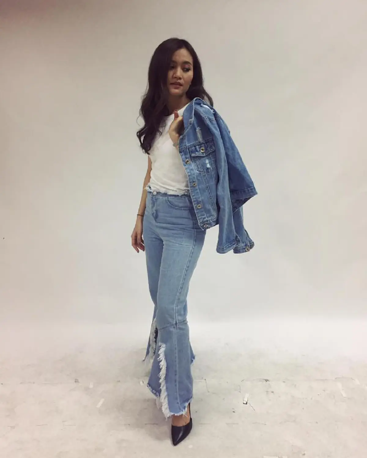 เปลี่ยนไปมากเด้อ!!! นักร้องลูกทุ่งชื่อดัง "ก้านตอง ทุ่งเงิน" ไม่รู้ไปทำอะไรมา สวยแซ่บเว่อร์ ลบภาพสาวบ้านๆไปได้เลย !?!