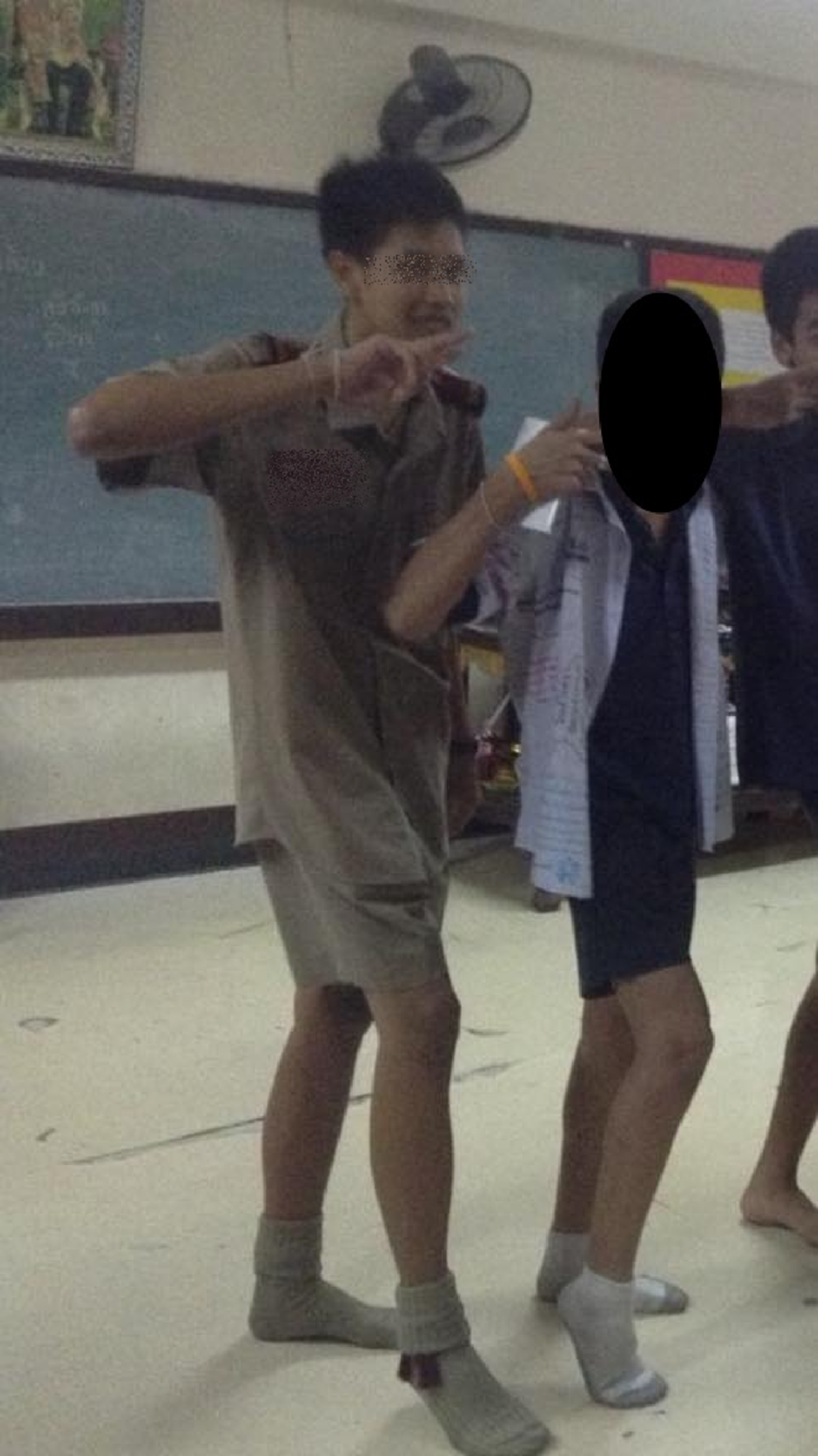 แทบไม่เชื่อสายตา !! นี่คืออดีตเด็กหนุ่มขี้เหร่ ตอน ม.1 ที่โดนเพื่อนล้ออ้วนดำ ผ่านไป 6 ปี เขาเปลี่ยนไปมาก  อย่างกับคนละคน!!(ชมภาพ)