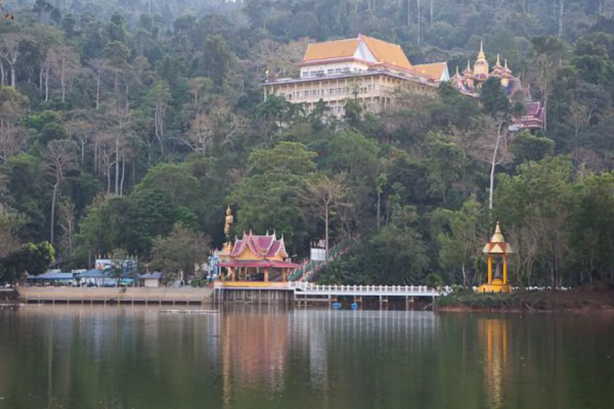 งดงามสมคำร่ำลือ!! เปิด 10 วัดดังบนเขาสูง สวยงามดั่งสวรรค์ ตระการตาสุดๆเมื่อได้เห็น บอกเลยว่าต้องไปสักครั้งในชีวิตนี้ ??