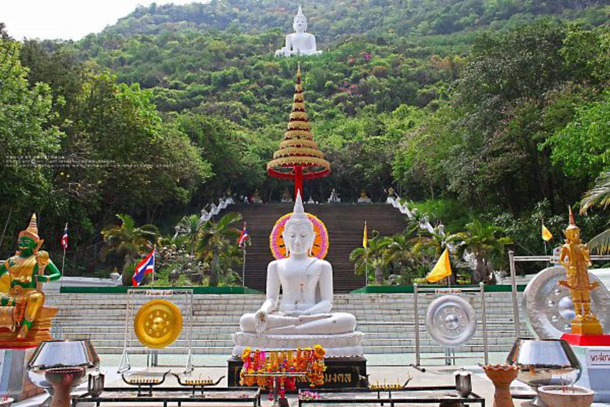 งดงามสมคำร่ำลือ!! เปิด 10 วัดดังบนเขาสูง สวยงามดั่งสวรรค์ ตระการตาสุดๆเมื่อได้เห็น บอกเลยว่าต้องไปสักครั้งในชีวิตนี้ ??