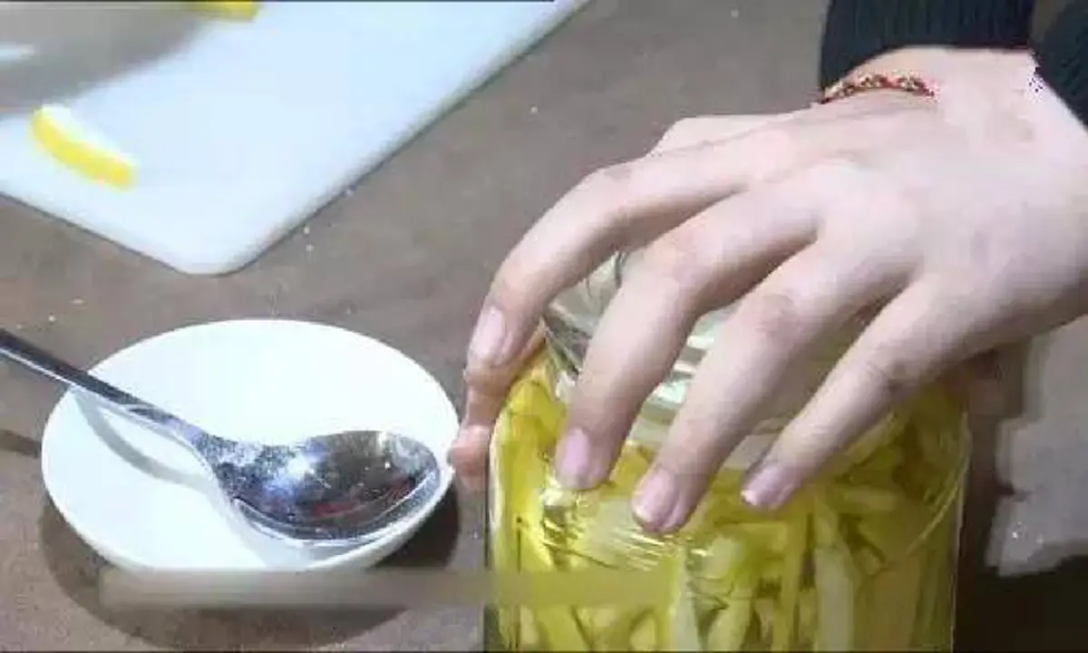 ลองแล้วแจ๋วจริง !!! วิธีทำ "น้ำยาล้างจาน" ไว้ใช้เองที่บ้าน ด้วย "เปลือกส้มโอ" รับรองสะอาดหมดจด ไม่ทิ้งกลิ่นคาว-ความมัน แชร์เก็บไว้เลย !!!