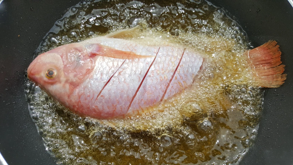 ทำโคตรง่าย!!เคล็ดลับเด็ด " ทอดปลาไม่ให้ติดก้นกระทะ"  หนังกรอบเนื้อนุ่ม!!กินอร่อยแบบฟินๆ!!