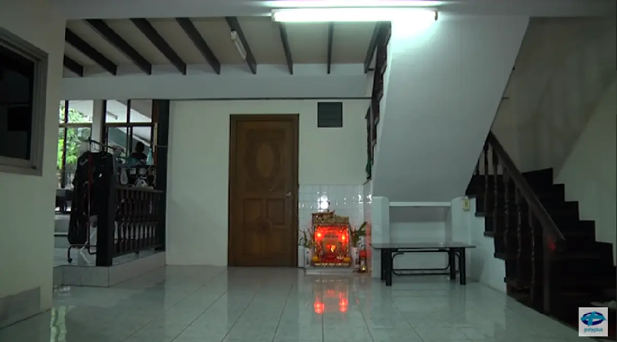 หลังนี้แหละ คือบ้านของนางเอกดัง "รถเมล์ คะนึงนิจ" น้อยคนที่จะเคยเห็น บอกเลยว่า เห็นด้านในตะลึงสุดๆ