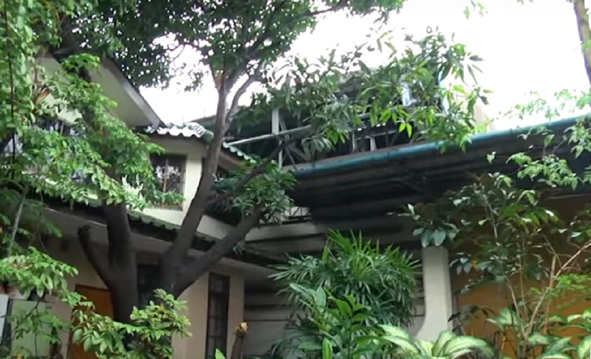 หลังนี้แหละ คือบ้านของนางเอกดัง "รถเมล์ คะนึงนิจ" น้อยคนที่จะเคยเห็น บอกเลยว่า เห็นด้านในตะลึงสุดๆ