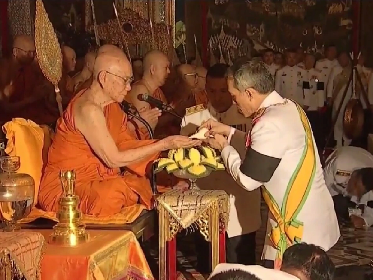 ระลึกความทรงจำวันที่เสียงระฆังวัดพระแก้ว..ดังกังวาล!! การย่ำระฆังเสียงที่ดีที่สุดในโลก ในพิธีสถาปนา "สมเด็จพระสังฆราช" #วันนี้ในอดีต !!