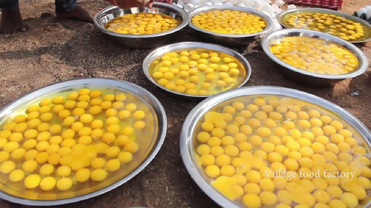 คนดู10ล้านน้ำลายแตก!! "ลุงอินเดีย" โชว์ทำเมนูเด็ด! "ตอกไข่1,000ฟอง"เหลืองอร่าม ยิ่งเห็นภาพตอนทำเสร็จ คือพีคมาก!! เอาไปเลยล้านไลค์!!