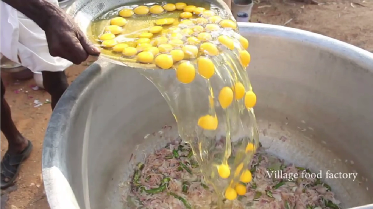 คนดู10ล้านน้ำลายแตก!! "ลุงอินเดีย" โชว์ทำเมนูเด็ด! "ตอกไข่1,000ฟอง"เหลืองอร่าม ยิ่งเห็นภาพตอนทำเสร็จ คือพีคมาก!! เอาไปเลยล้านไลค์!!