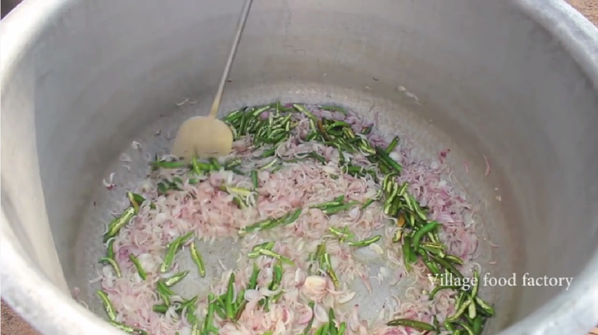 คนดู10ล้านน้ำลายแตก!! "ลุงอินเดีย" โชว์ทำเมนูเด็ด! "ตอกไข่1,000ฟอง"เหลืองอร่าม ยิ่งเห็นภาพตอนทำเสร็จ คือพีคมาก!! เอาไปเลยล้านไลค์!!