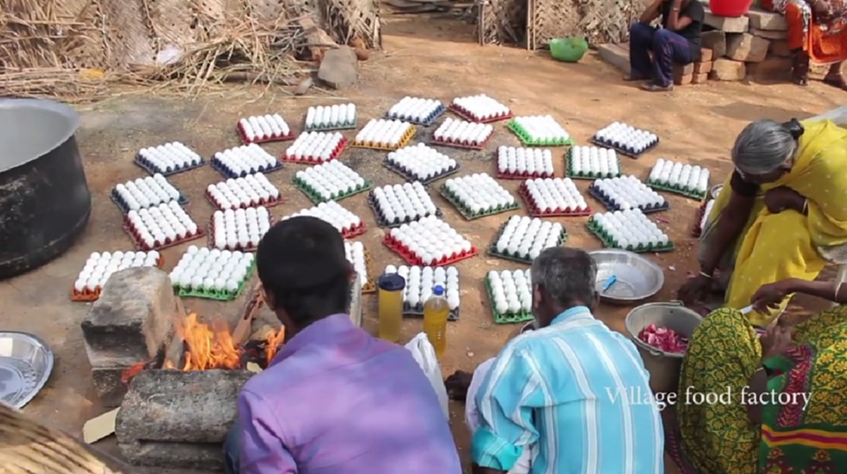 คนดู10ล้านน้ำลายแตก!! "ลุงอินเดีย" โชว์ทำเมนูเด็ด! "ตอกไข่1,000ฟอง"เหลืองอร่าม ยิ่งเห็นภาพตอนทำเสร็จ คือพีคมาก!! เอาไปเลยล้านไลค์!!