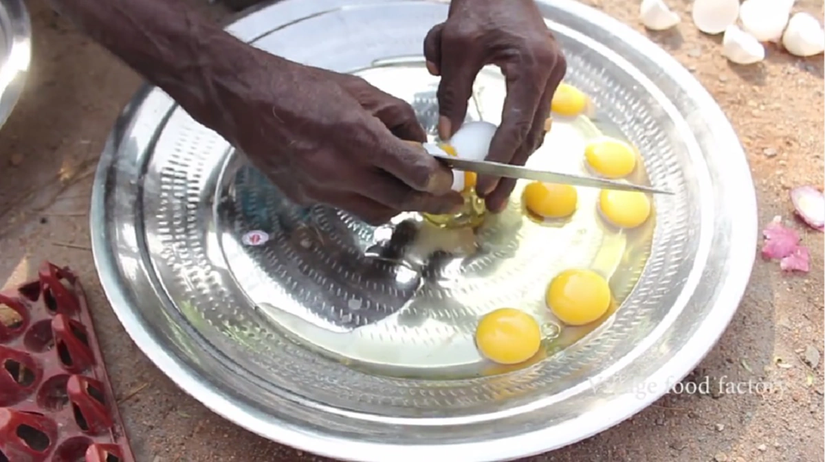 คนดู10ล้านน้ำลายแตก!! "ลุงอินเดีย" โชว์ทำเมนูเด็ด! "ตอกไข่1,000ฟอง"เหลืองอร่าม ยิ่งเห็นภาพตอนทำเสร็จ คือพีคมาก!! เอาไปเลยล้านไลค์!!