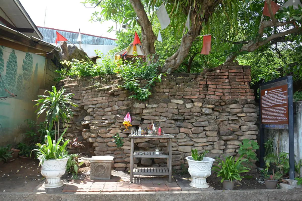 จริงหรือ?? ฝังคนเป็นลงหลุม เฝ้าศาลหลักเมือง เผยเรื่องเล่า "เณรมั่น เณรคง" และคำสาปแช่งจากเจ้าอาวาสวัดไตรภูมิ ต่อเจ้าเมืองเพชรบูรณ์!