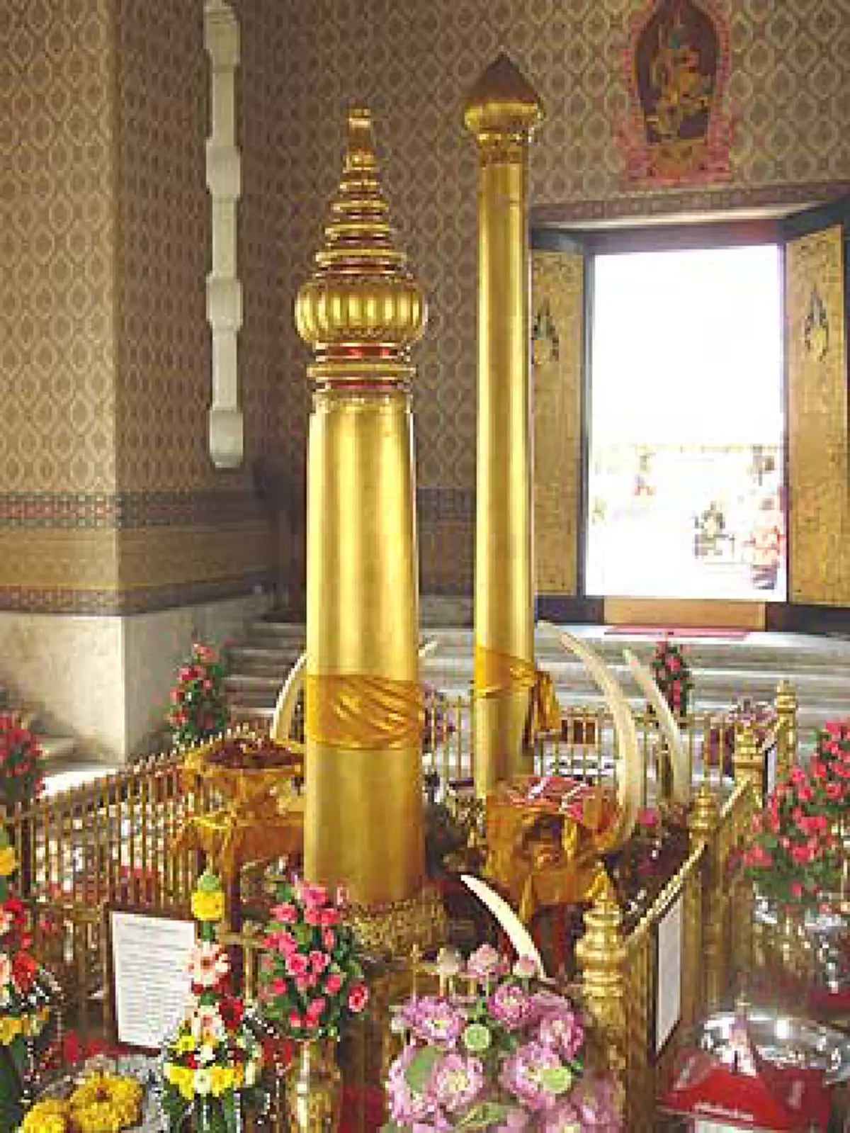 จริงหรือ?? ฝังคนเป็นลงหลุม เฝ้าศาลหลักเมือง เผยเรื่องเล่า "เณรมั่น เณรคง" และคำสาปแช่งจากเจ้าอาวาสวัดไตรภูมิ ต่อเจ้าเมืองเพชรบูรณ์!