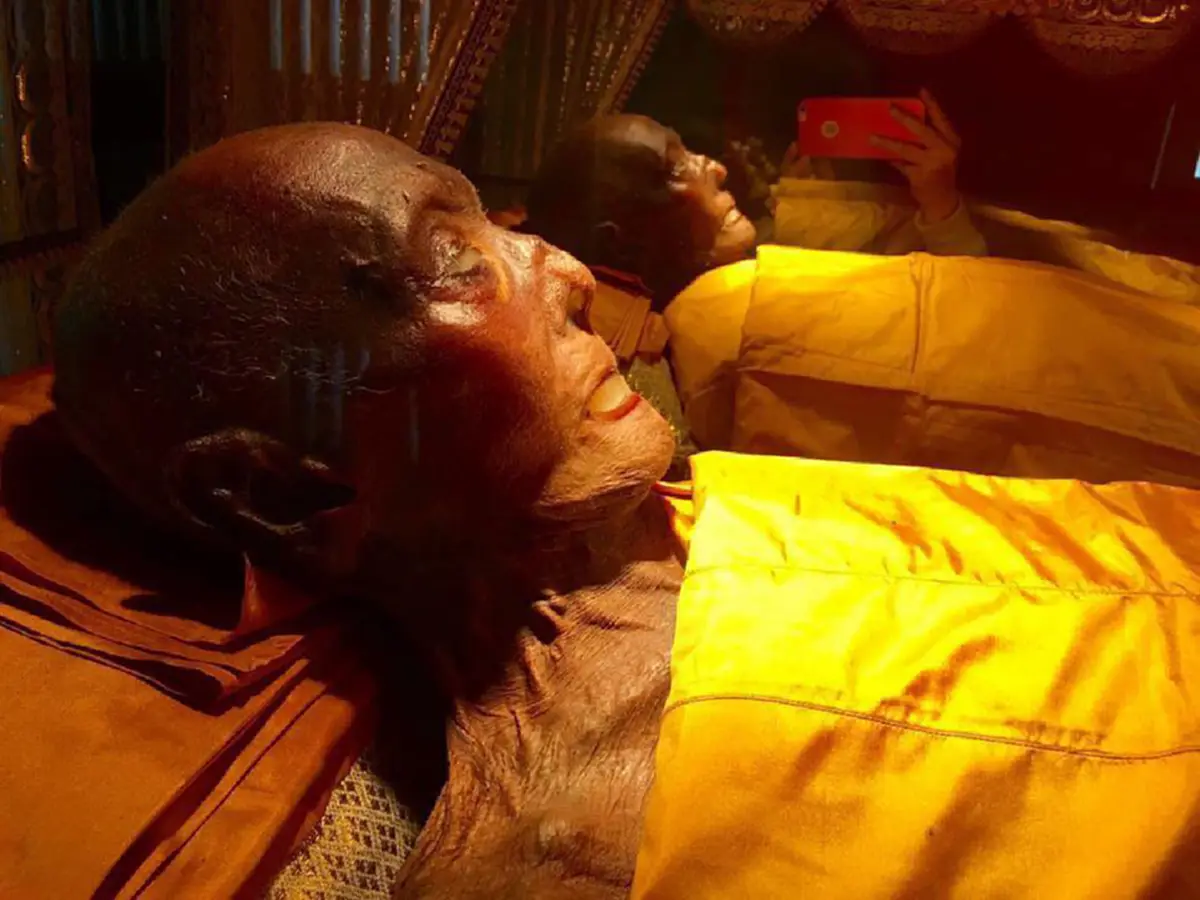 บารมีพระอรหันต์!! ครบรอบวันชาตกาลและวันมรณกาล "หลวงปู่หงษ์ พรหมปัญโญ" สุสานทุ่งมน จัดพิธีอุทิศถวายบุญกุศล #เกจิสังขารไม่เน่า !!