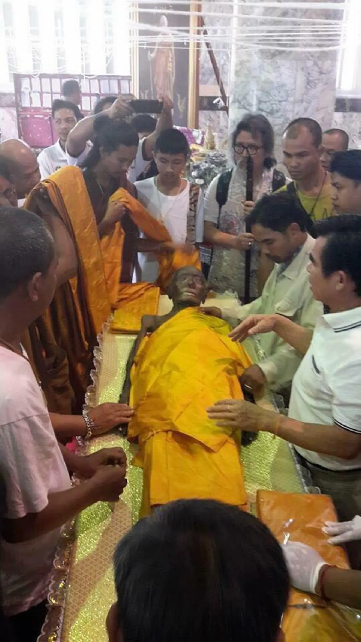 บารมีพระอรหันต์!! ครบรอบวันชาตกาลและวันมรณกาล "หลวงปู่หงษ์ พรหมปัญโญ" สุสานทุ่งมน จัดพิธีอุทิศถวายบุญกุศล #เกจิสังขารไม่เน่า !!