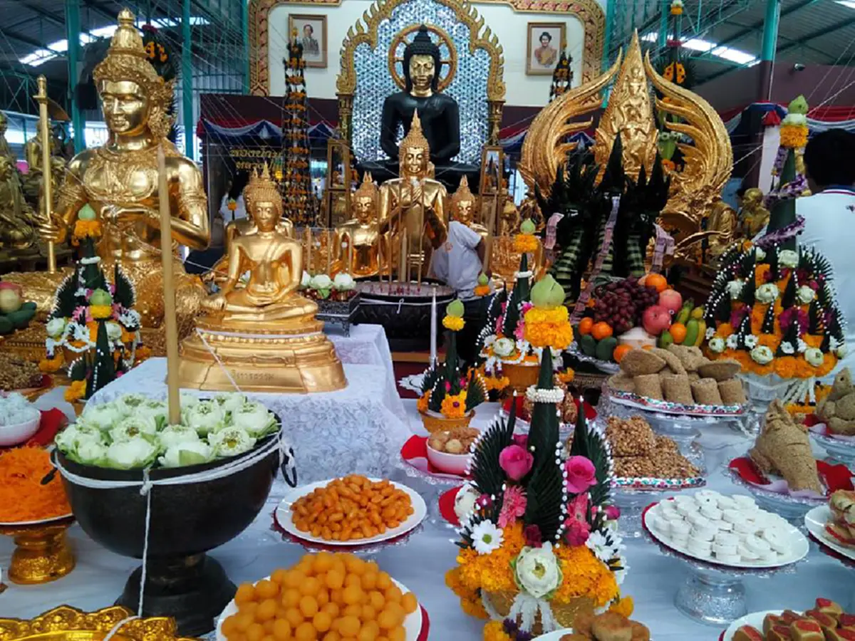 อยากมีชีวิตรุ่งเรือง และอยู่เย็นเป็นสุข ร่ำรวย อย่าลืมเด็ดขาด!! เคล็บลับการวางพระพุทธหรือเทพเทวาต่างๆ  และจุดธูปบูชา อย่างไรให้เกิดผล