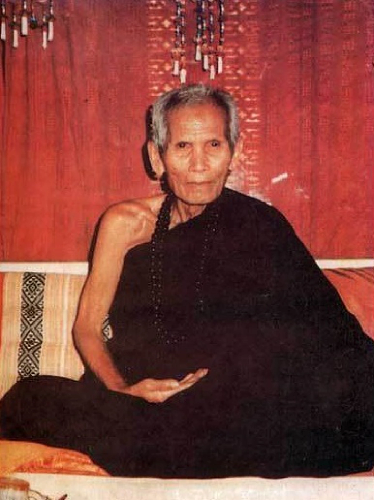 ดำลงไปชมบารมีพระพุทธรูปทองคำ!! "หลวงปู่คำคะนิง"หายใจใต้น้ำลึกถึง ๒ ชั่งโมงอย่างอัศจรรย์!! จนพญาครุฑลงไปช่วย..ก่อนจะเกิดอันตราย.