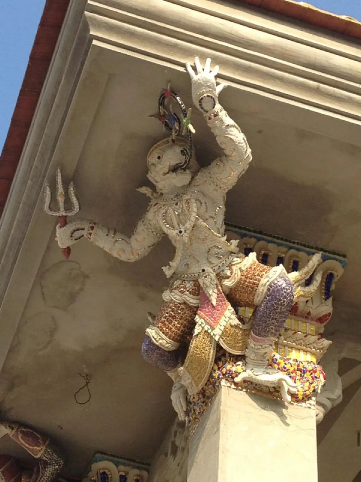 รูปปั้นภายในวัด