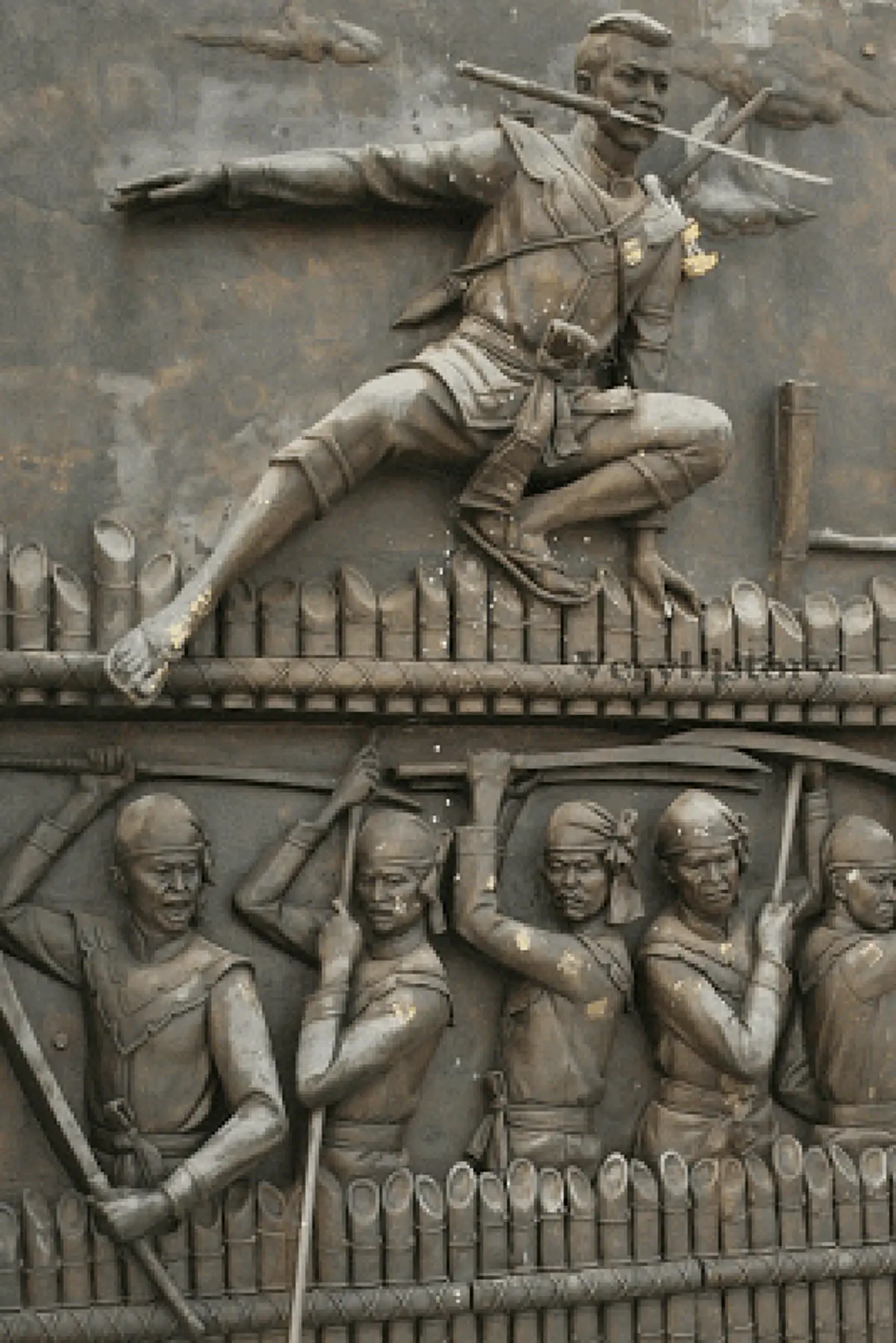 เครื่องยึดเหนี่ยวพระทัยในยามศึก!! เปิดตำนาน "พระหูยาน..กรุลพบุรี" คู่พระบารมี "สมเด็จพระนเรศวรมหาราช" อันเป็นที่มาของ "พระแสงดาบคาบค่าย" !!