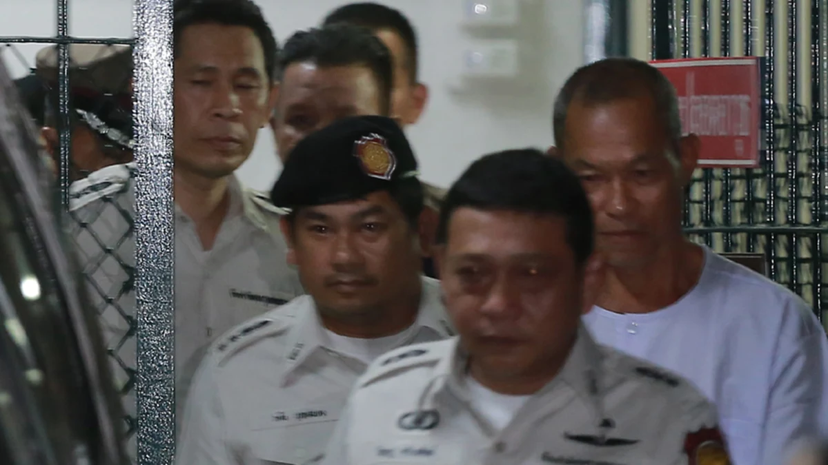 เข้าเยี่ยมวันสุดท้าย!! "อดีตแกนนำกปปส." เข้าเยี่ยมให้กำลังใจ "พระพุทธะอิสระ" จุมพล ยิงมุก "มาดูลาดเลาก่อน" (ชมคลิป)