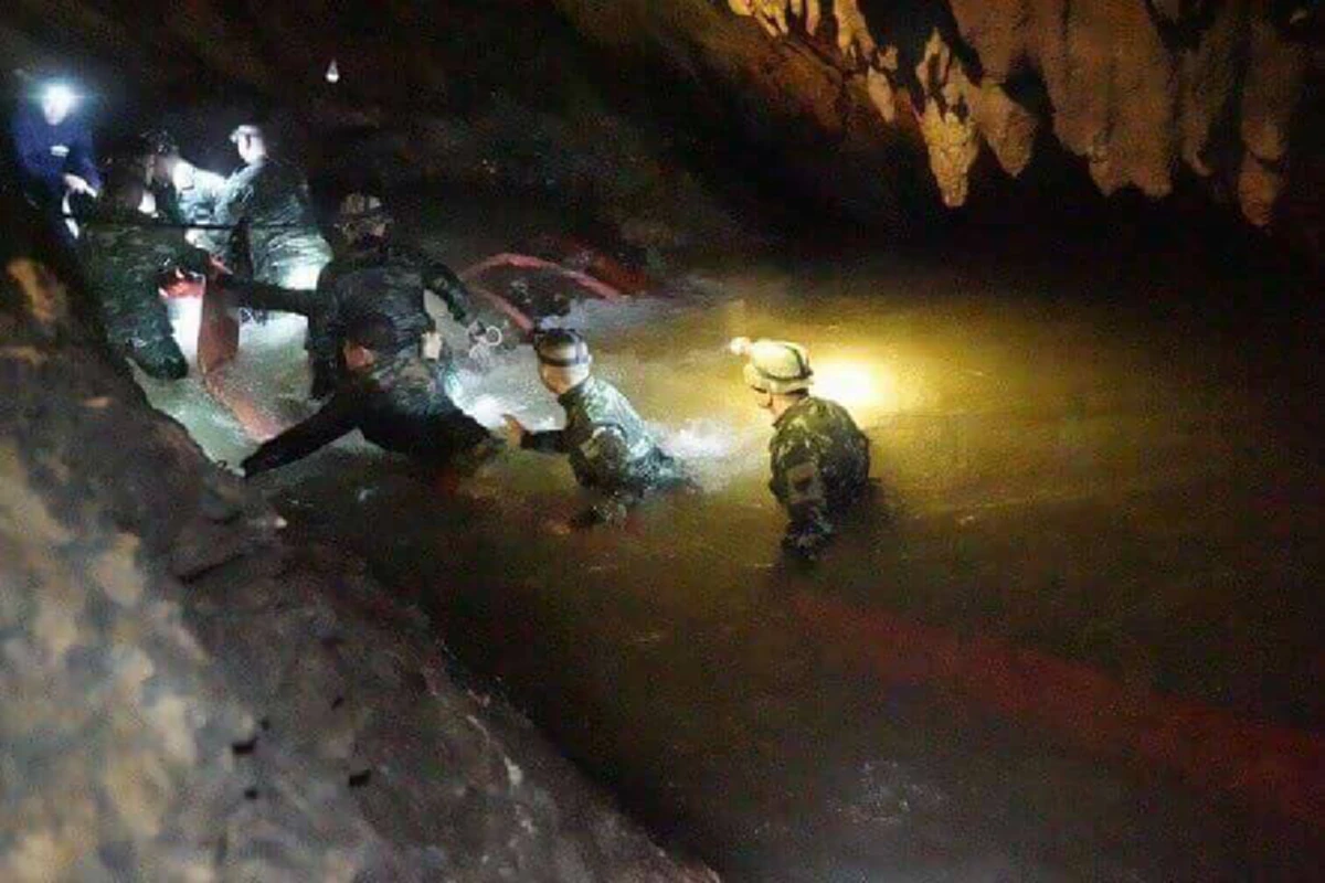 ผู้ว่าฯเชียงรายน้อมสำนึกพระมหากรุณาธิคุณในหลวง-พระบรมวงศานุวงศ์เป็นพลังใจสู้เพื่อ13หมูป่า ขอบคุณทีมซีลมาทันทีขอช่วยเหลือ!?