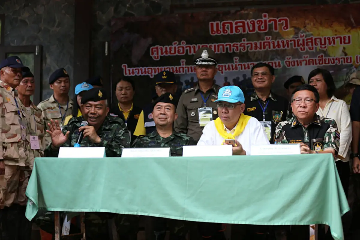 ผู้ว่าฯ เชียงราย แถลงความคืบหน้าล่าสุด การช่วยเหลือทีมหมูป่าทั้ง 13 ชีวิต ที่ติดอยู่ในถ้ำหลวง บริเวณเนินนมสาว (รายละเอียด)