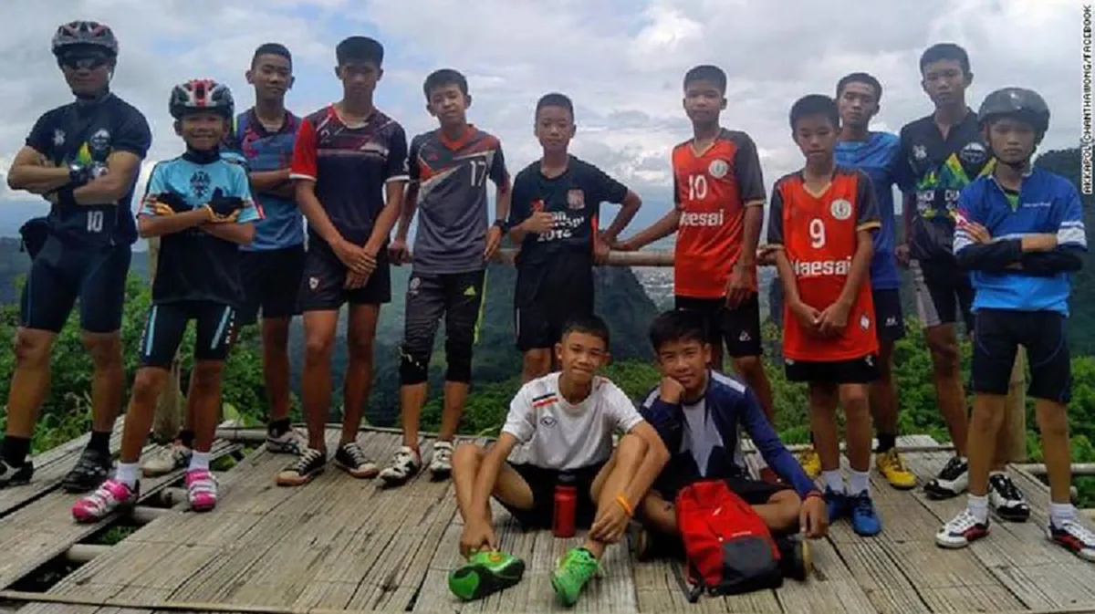 "อีลอน มัสก์" โพสต์ทวิตถึงถ้ำหลวง-เดินเข้าถึงโถง 3 แล้ว พร้อมใช้งานเรือดำน้ำจิ๋วตั้งชื่อว่า "หมูป่า" เพื่อเข้าช่วยเหลืออีก 5 ชีวิตติดในถ้ำ!