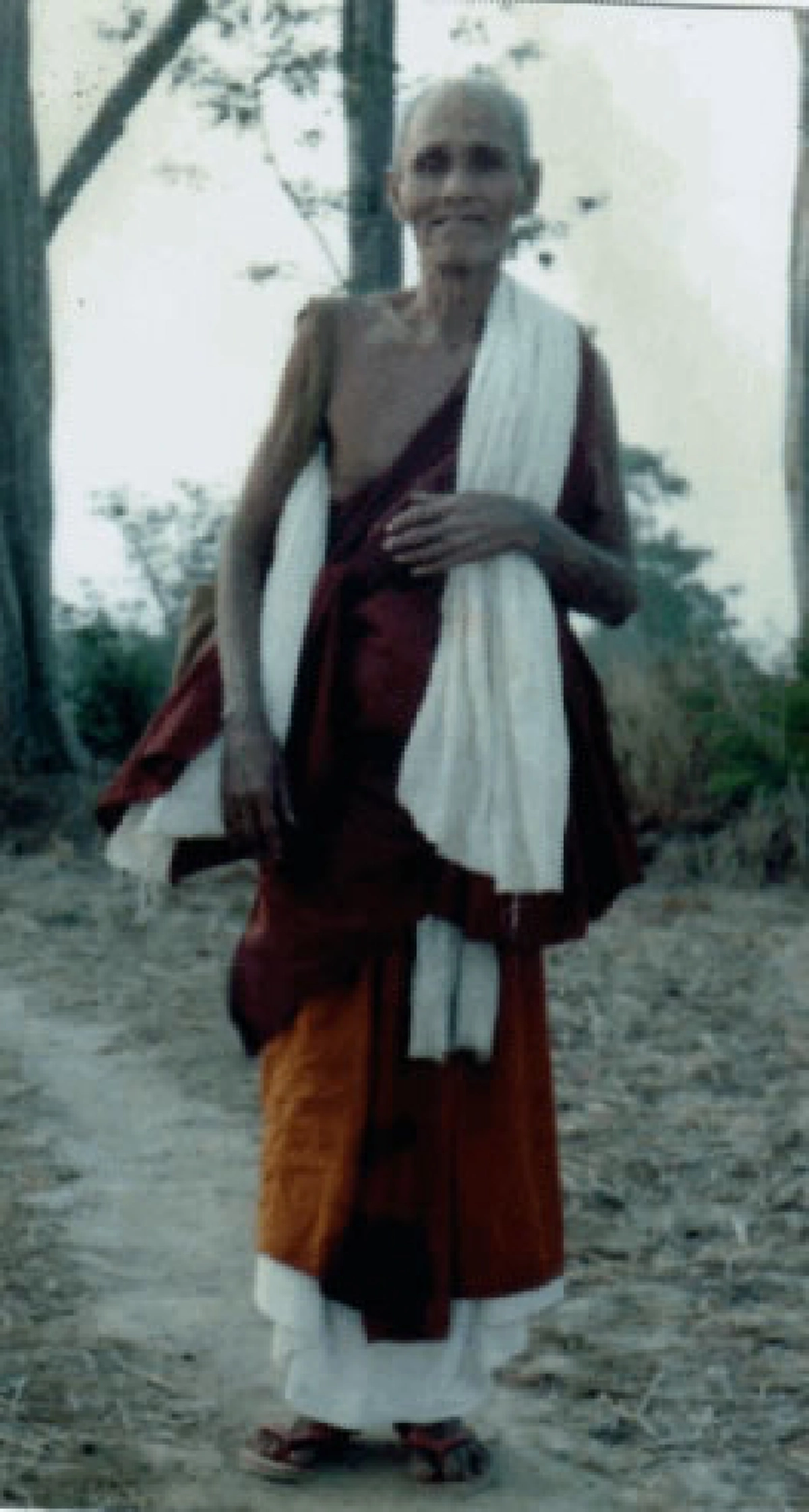 อิทธิฤทธิ์เหนือโลก!! เสกมันสำปะหลังให้กลายเป็น..ปลา ศิษย์กินกันอย่างเอร็ดอร่อย "หลวงปู่สรวง เทวดาเดินดิน"พระอริยเจ้าผู้อยู่เหนือกาลเวลา..