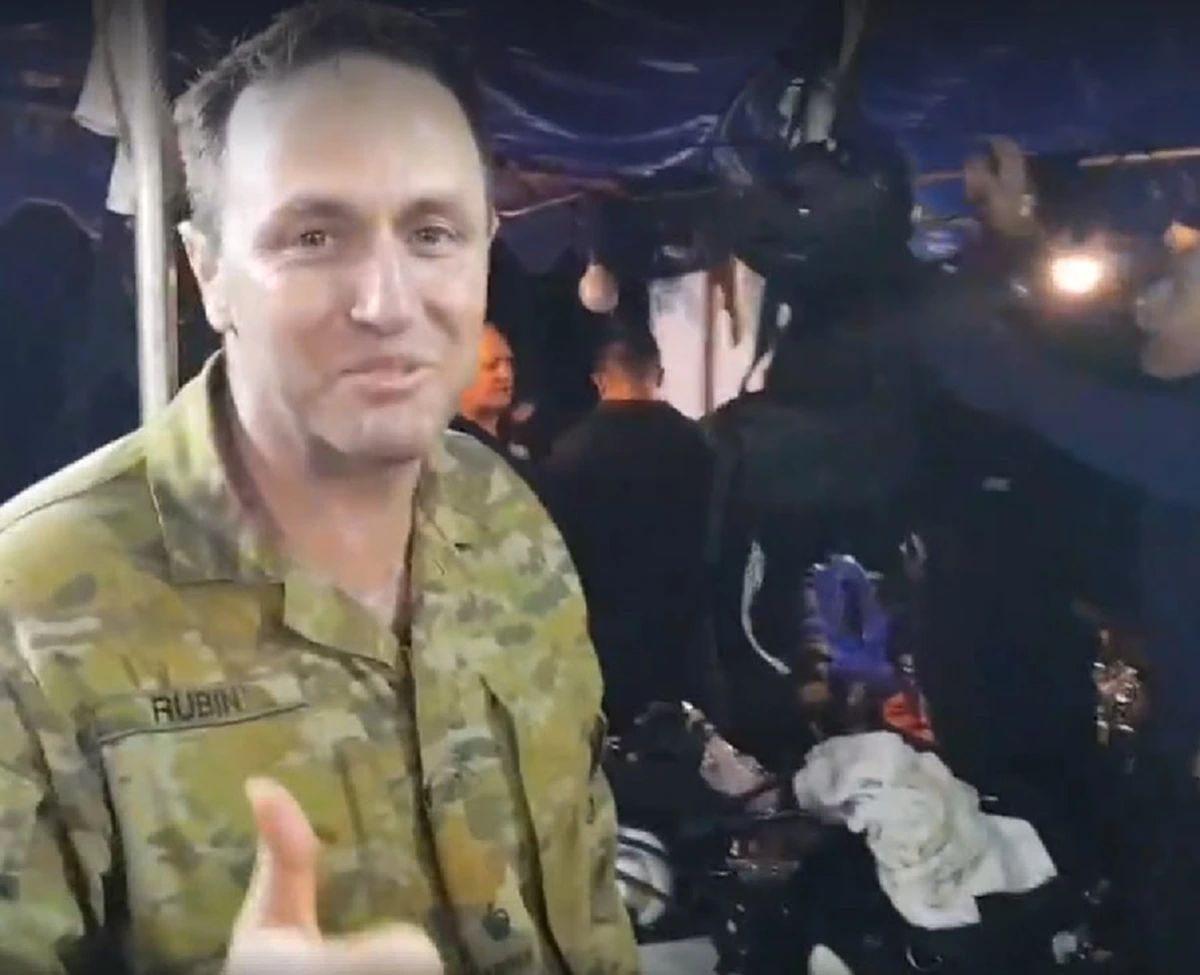 สุดยอดมากๆ !!! "หน่วยสนับสนุนต่างชาติ" ยกมือไหว้แบบไทย หลังเสร็จภารกิจ ...พร้อมเอ่ยคำไทยชัดเจน รู้สึกเต็มใจ  !!!! (มีคลิป)