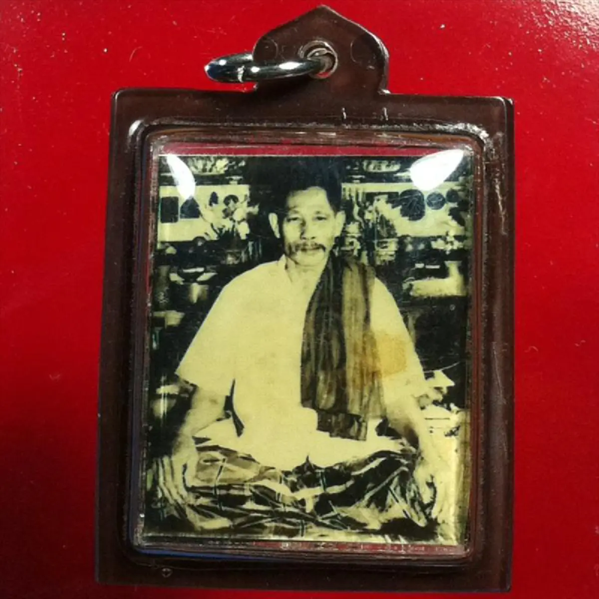 แทบอึ้ง!! "หมอภาคย์"ไขปริศนาสิ่งศักดิ์สิทธิ์ที่แขวนติดตัว ที่แท้คือ "ภาพถ่ายพ่อเที่ยง น่วมมานา"ฆราวาสจอมขมังเวทชื่อดัง ผู้สร้างตำนานคงกระพัน