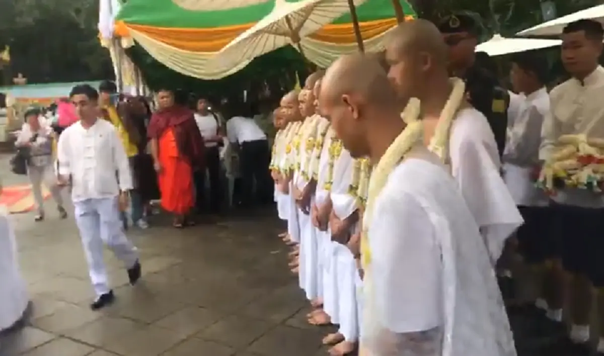 สุภาพบุรุษแห่งชาติ!! โซเชียลประทับใจ "หมอภาคย์" ช่วยดูแลทางให้ "ภรรยาจ่าแซม"