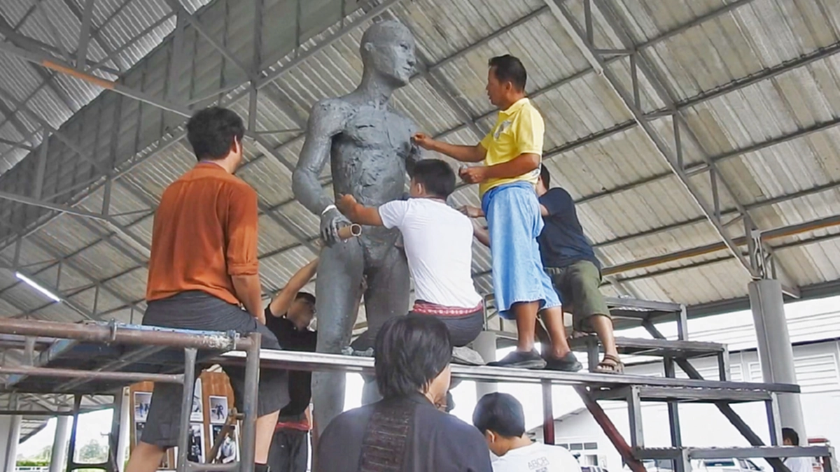 รำลึกผู้เสียสละ!! "อ.เฉลิมชัย"นำทีม เริ่มปั้นอนุสาวรีย์ "จ่าเเซม"วันเเรก..คาด2เดือนเเล้วเสร็จ!! ฐานเเกะสลักหินอ่อน!! (คลิป)