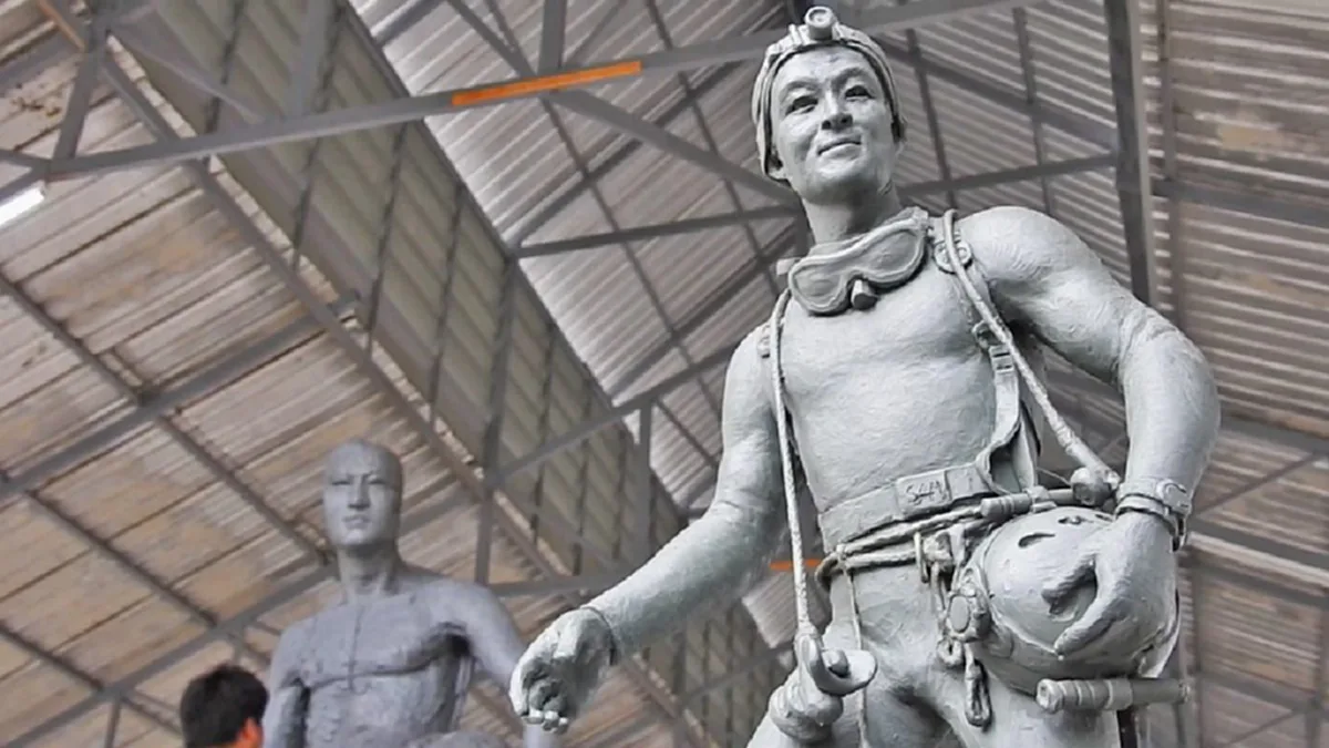 รำลึกผู้เสียสละ!! "อ.เฉลิมชัย"นำทีม เริ่มปั้นอนุสาวรีย์ "จ่าเเซม"วันเเรก..คาด2เดือนเเล้วเสร็จ!! ฐานเเกะสลักหินอ่อน!! (คลิป)