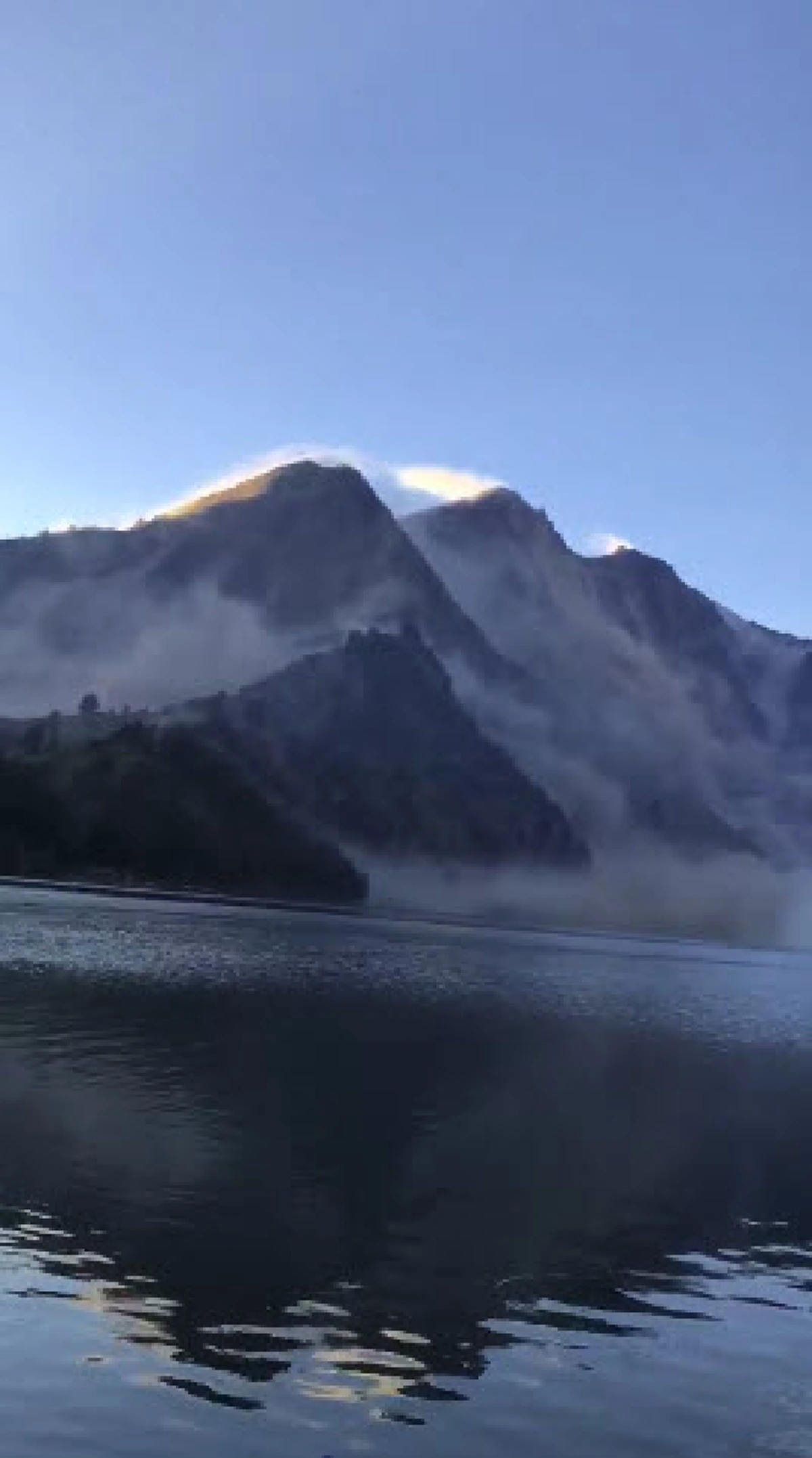 ขอให้ทุกคนปลอดภัย!!! เปิดคลิปวินาทีคนไทย "วิ่งหนี" หินถล่ม...หาที่หลบภัยหลังแผ่นดินไหวอินโดฯ! คำเดียวที่ทุกคนเอ่ยคือ"วิ่ง" (คลิป)