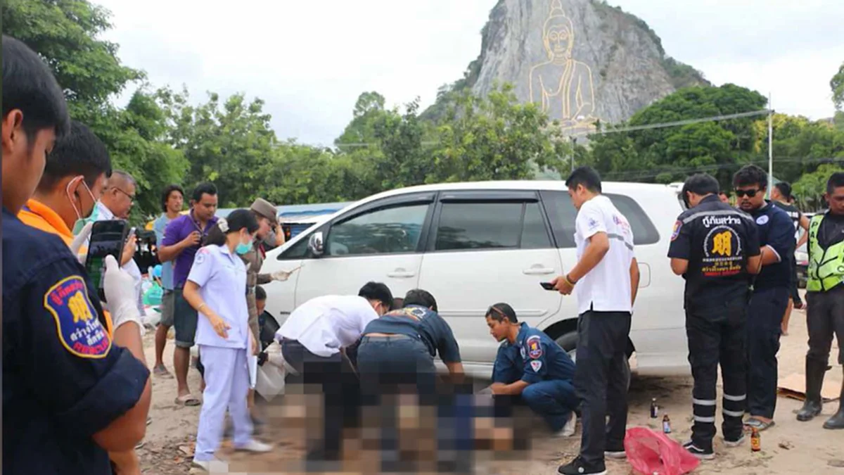 หนึ่งในทีมฆ่าโหด  "ป๊อบปี้" ลูกน้องคนสนิท "เสี่ยอ้วน" เข้ามอบตัว..นำตัวบินด่วนจากภูเก็ต มาชลบุรีลุยสอบสวนเข้ม