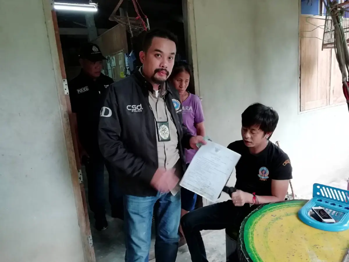 ทำกันได้ลง หนุ่มแสบตระเวนออกรถเร่ตุ๋นคนแก่ กว่า 10 ราย อ้างได้รางวัลเครื่องใช้ไฟฟ้า..!!